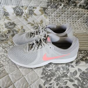 Womens Nike Revolution 4